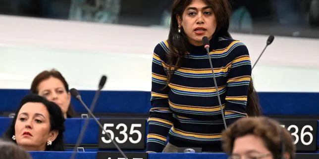 Rima Hassan accusée de dégradation d’une exposition sur le 7-Octobre au Parlement européen