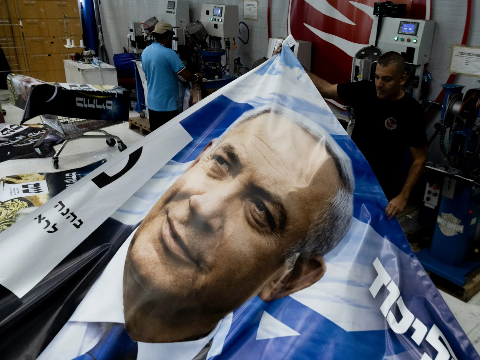 Robots, hypertrucages et surveillance : la campagne électorale israélienne part en guerre en ligne