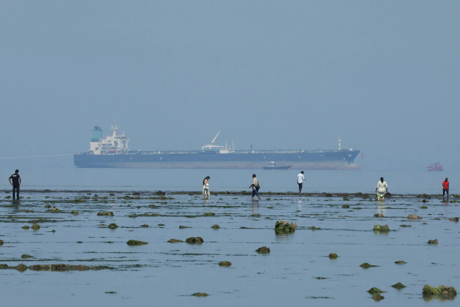 Sans ravitaillement, les pétroliers iraniens bloqués au large du Sri Lanka