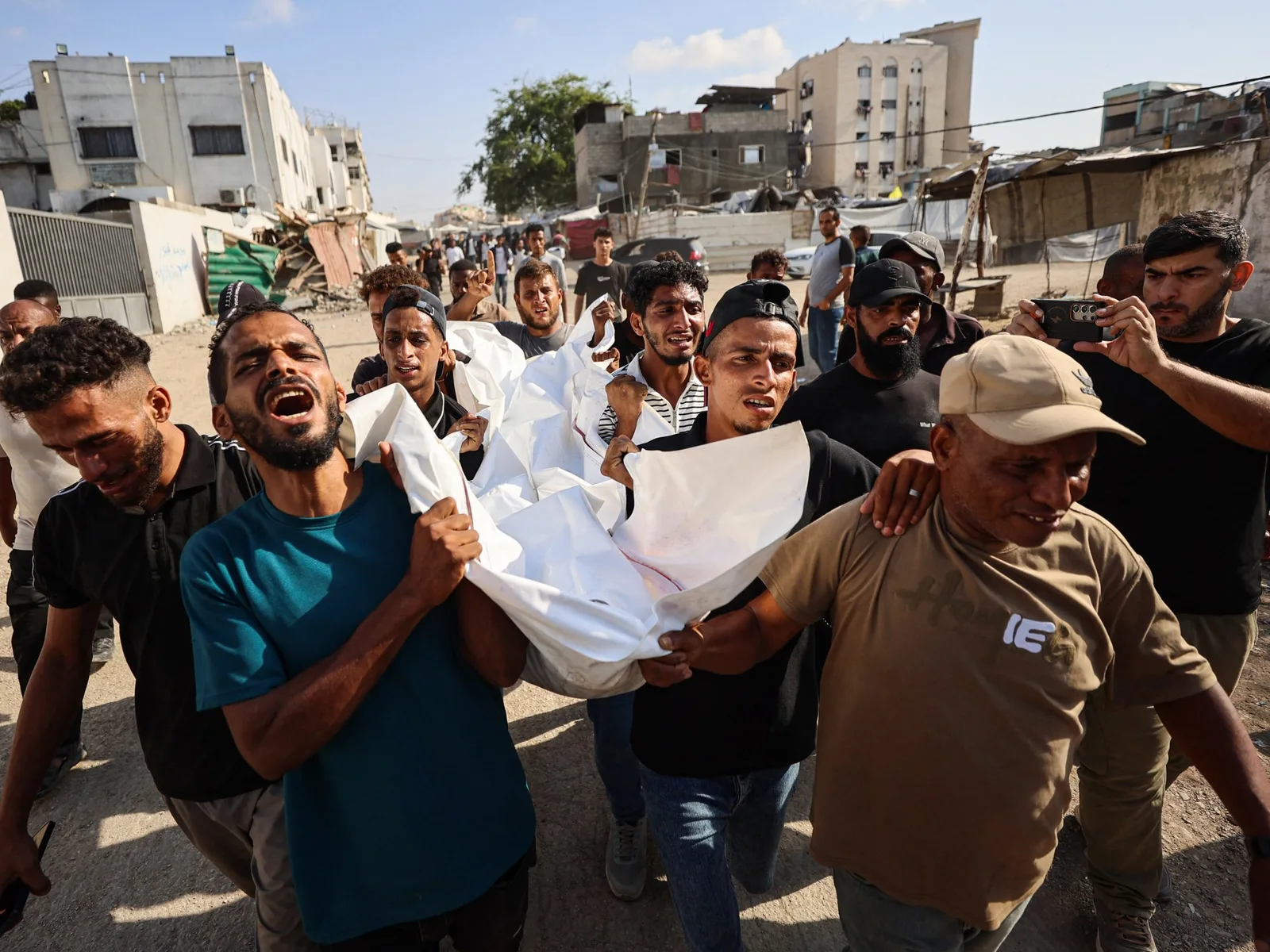 Sept morts à Gaza alors qu’Israël cible un campus universitaire et d’autres sites
