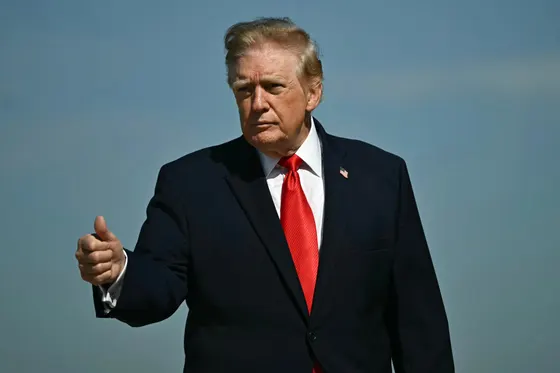 Trump affirme que les Houthis tentent de faire monter les prix du pétrole avant les élections américaines