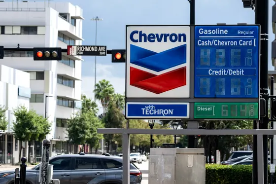 Trump impute la flambée des prix du carburant aux démocrates et à l’Ukraine, pas à la guerre en Iran