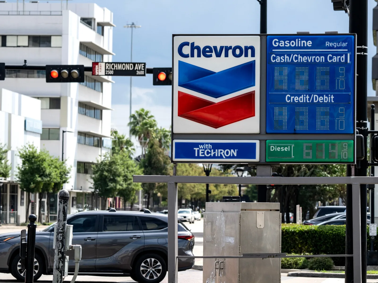 Trump impute la flambée des prix du carburant aux démocrates et à l’Ukraine, pas à la guerre en Iran