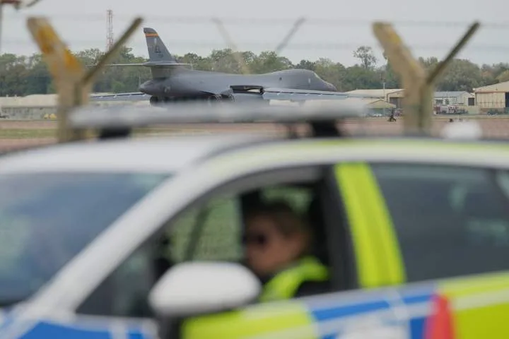 Un binational britannico-iranien libéré sous caution, soupçonné d'un complot contre une base militaire dirigée par les États-Unis
