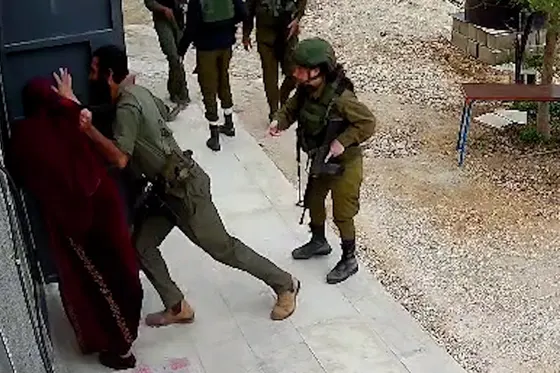 Un soldat israélien agresse une Palestinienne en Cisjordanie occupée