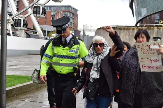 Une avocate juive de 94 ans arrêtée pour son soutien à Palestine Action