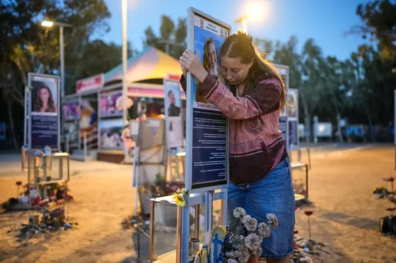 Une commémoration de l’attaque du 7 octobre 2023 teintée de tensions avant le scrutin en Israël