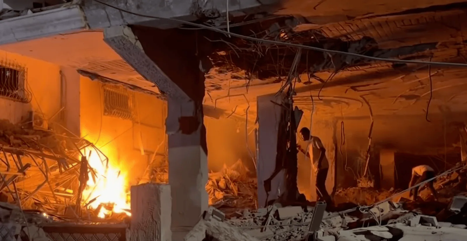 Une frappe aérienne israélienne sur un appartement à Gaza fait au moins cinq morts