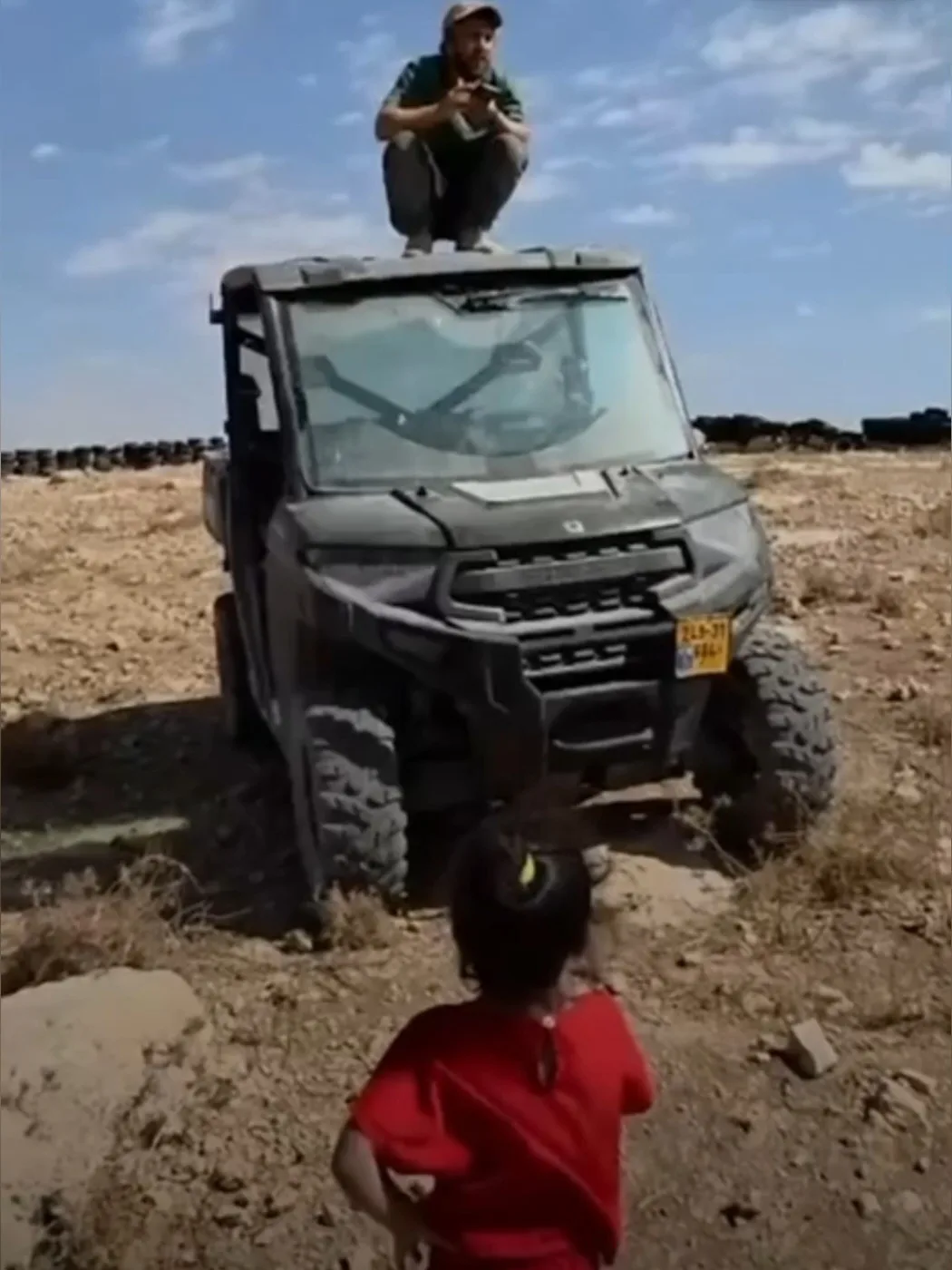 Une petite fille qui tient tête aux colons !