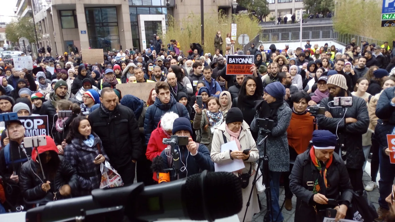 Une pétition qui prend de l’ampleur : supprimer CNews de l’audiovisuel français