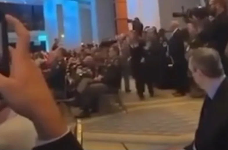 USA : le ministre de la défense ne peut plus pérorer tranquillement… (Vidéo)