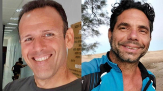 À gauche, Ohad Yahalomi, 50 ans. À droite, Ofer Kalderon, 53 ans. Ces deux Français disparus sont présumés otages du Hamas depuis l’attaque du 7 octobre.