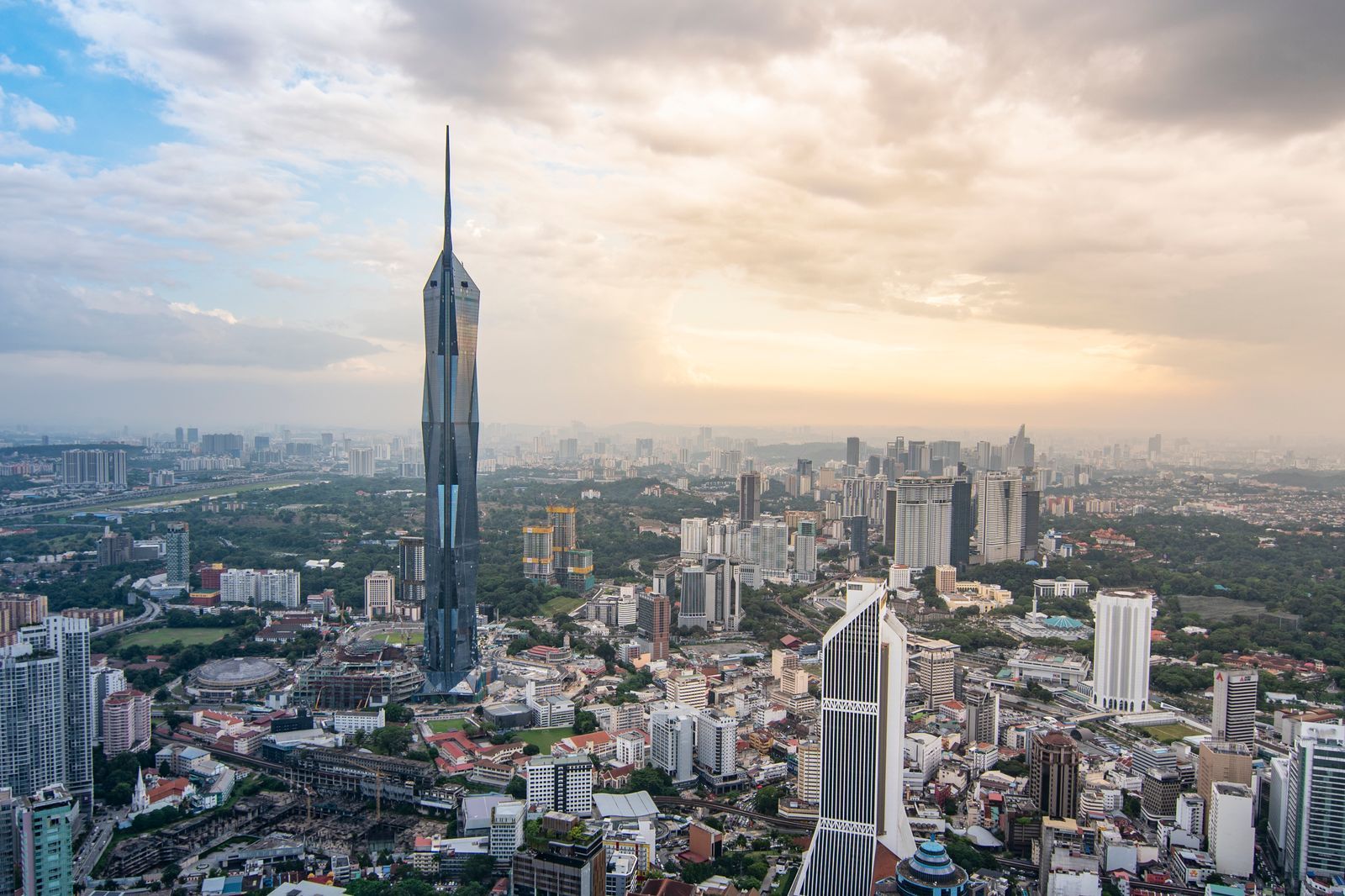 La tour PNB 118 à Kuala Lumpur  est l'une des tours les plus hautes du monde.