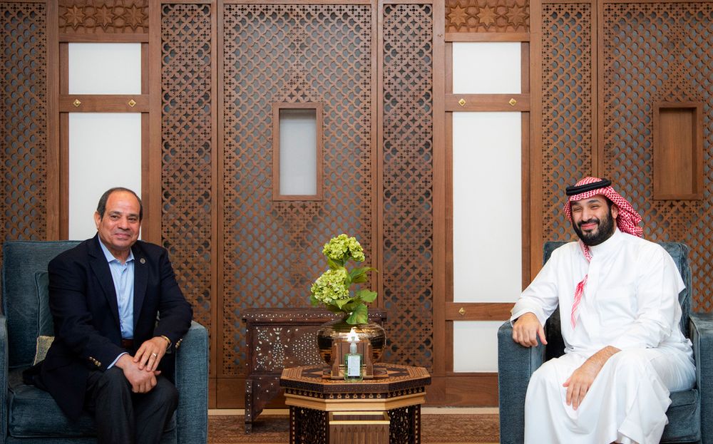 Saudi Crown Prince Mohammed bin Salman (R) meets with Egyptian President Abdel Fattah al-Sisi in Jeddah, Saudi Arabia.