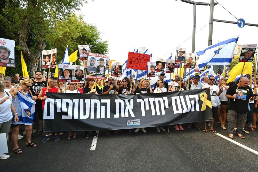 Marche des familles des otages