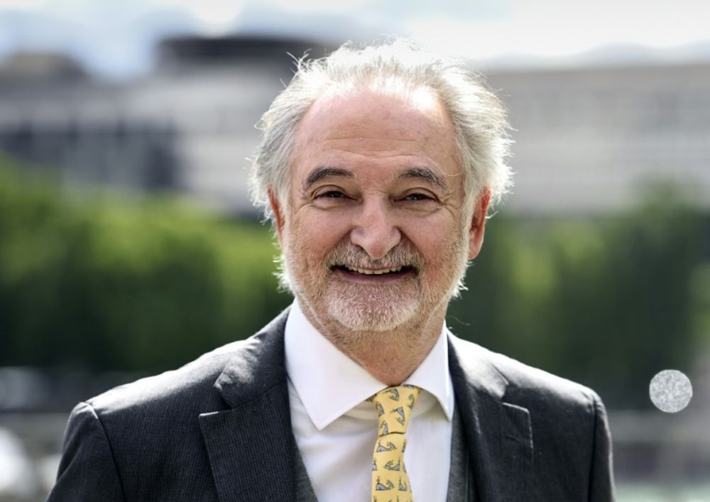 Jacques Attali pose le 20 mai 2015 à Paris