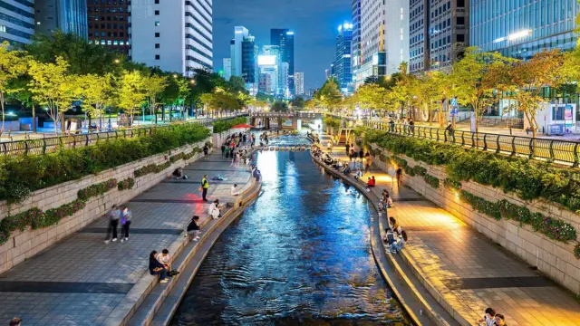 Cheongyecheon Creek, dans le centre de Séoul.