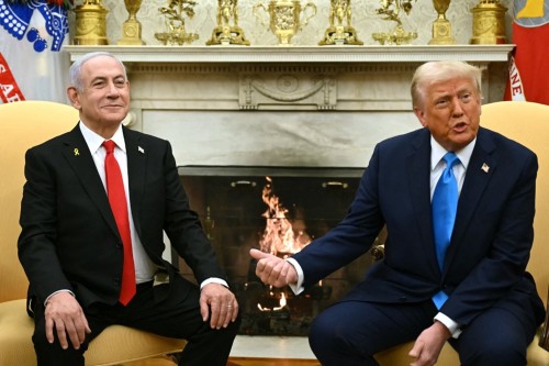 1747266-benjamin-netanyahu-et-donald-trump-dans-le-bureau-oval-le-4-fevrier[1]