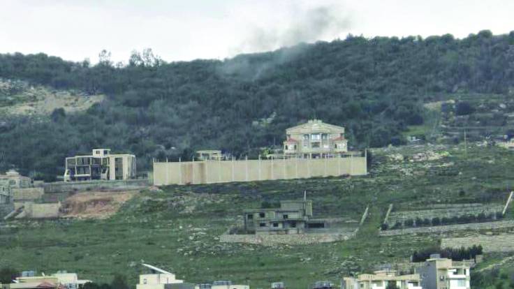 Des panaches de fumée s'élèvent suite aux bombardements de la forêt d'Ali Taher, dans le sud du Liban (Agence nationale d'information).